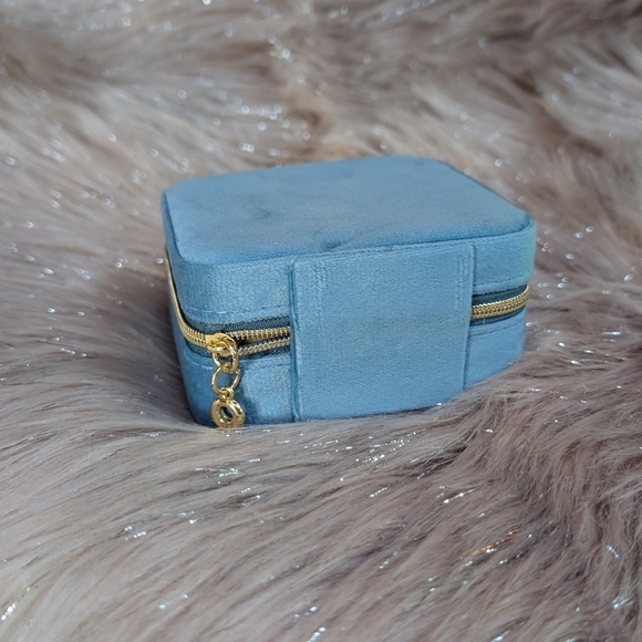 🆕Blue Velvet Jewelry Box - Picture 5 of 7